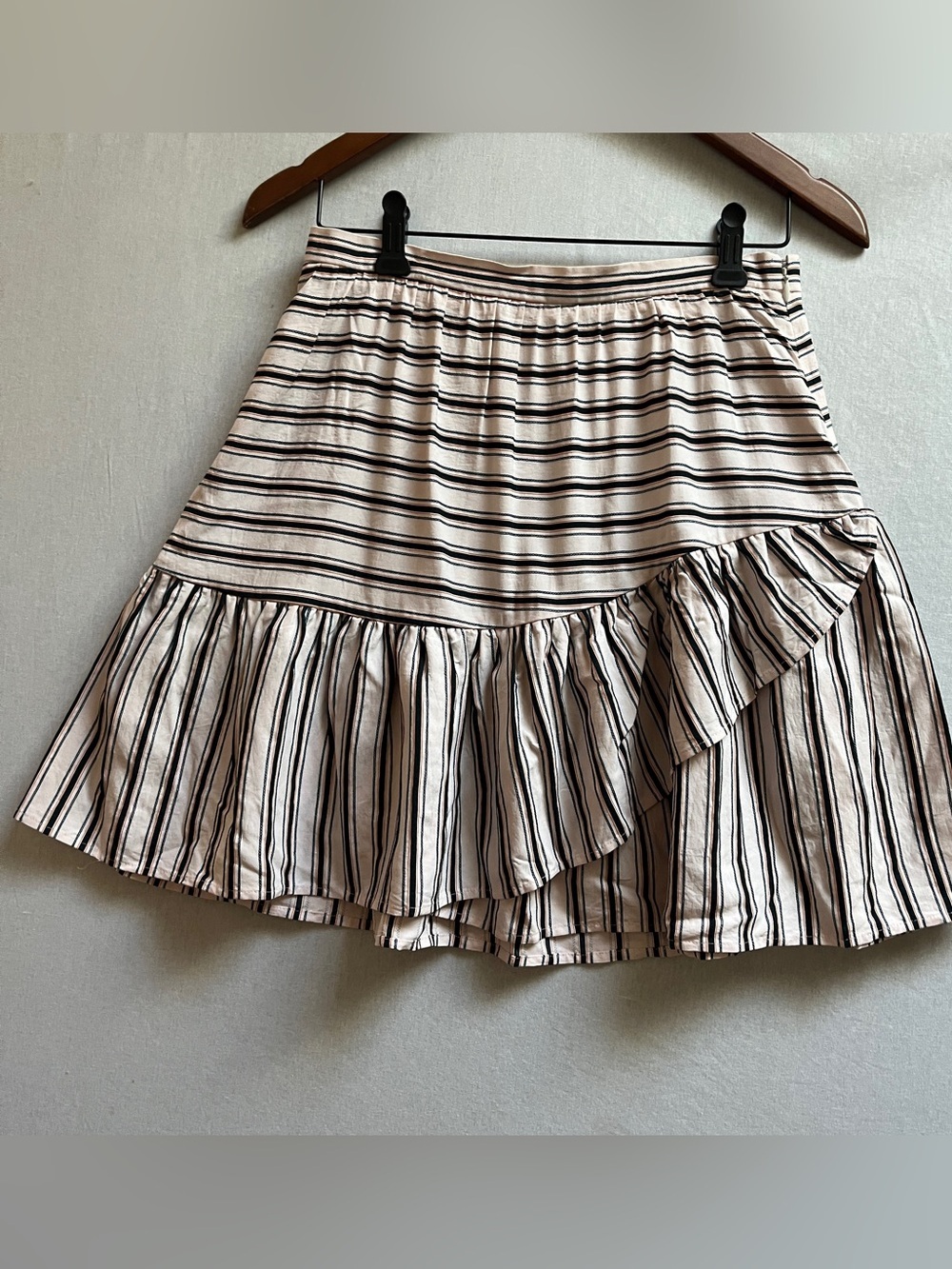 Lazzari Striped Ruffle Hem Women’s Mini Skirt Sz 42 / US 8